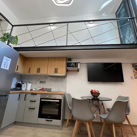 City Center Loft With Private Parking 카발라 외부 사진
