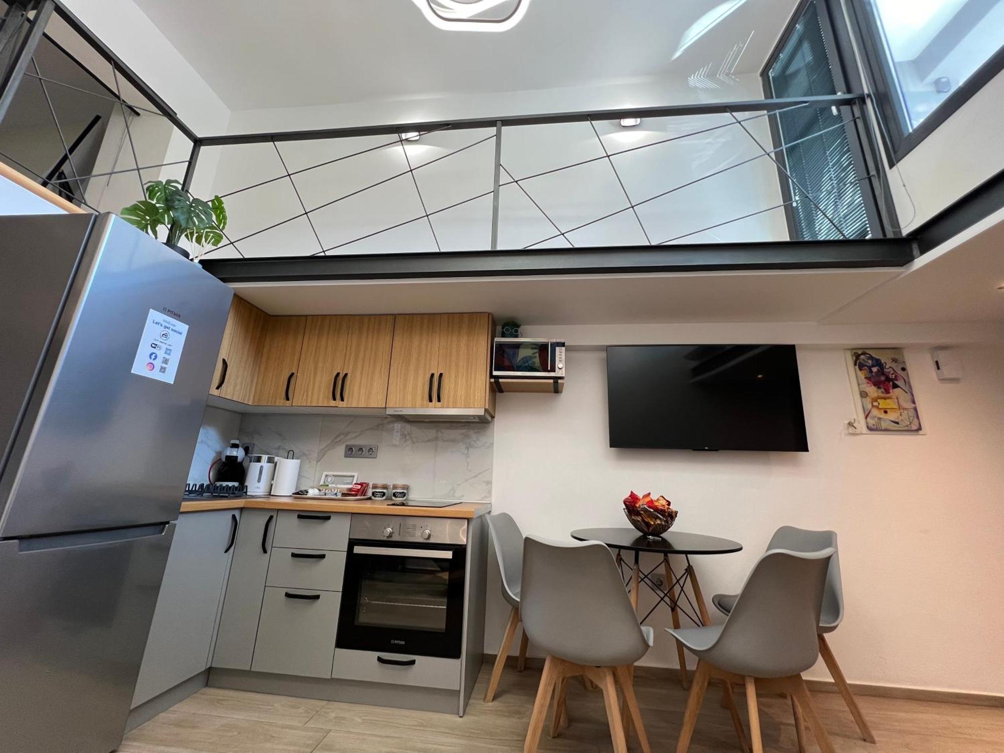 City Center Loft With Private Parking 카발라 외부 사진