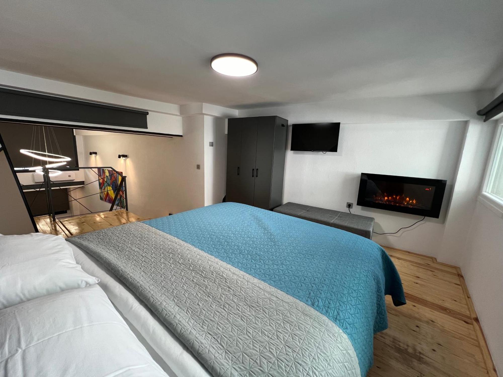 City Center Loft With Private Parking 카발라 외부 사진