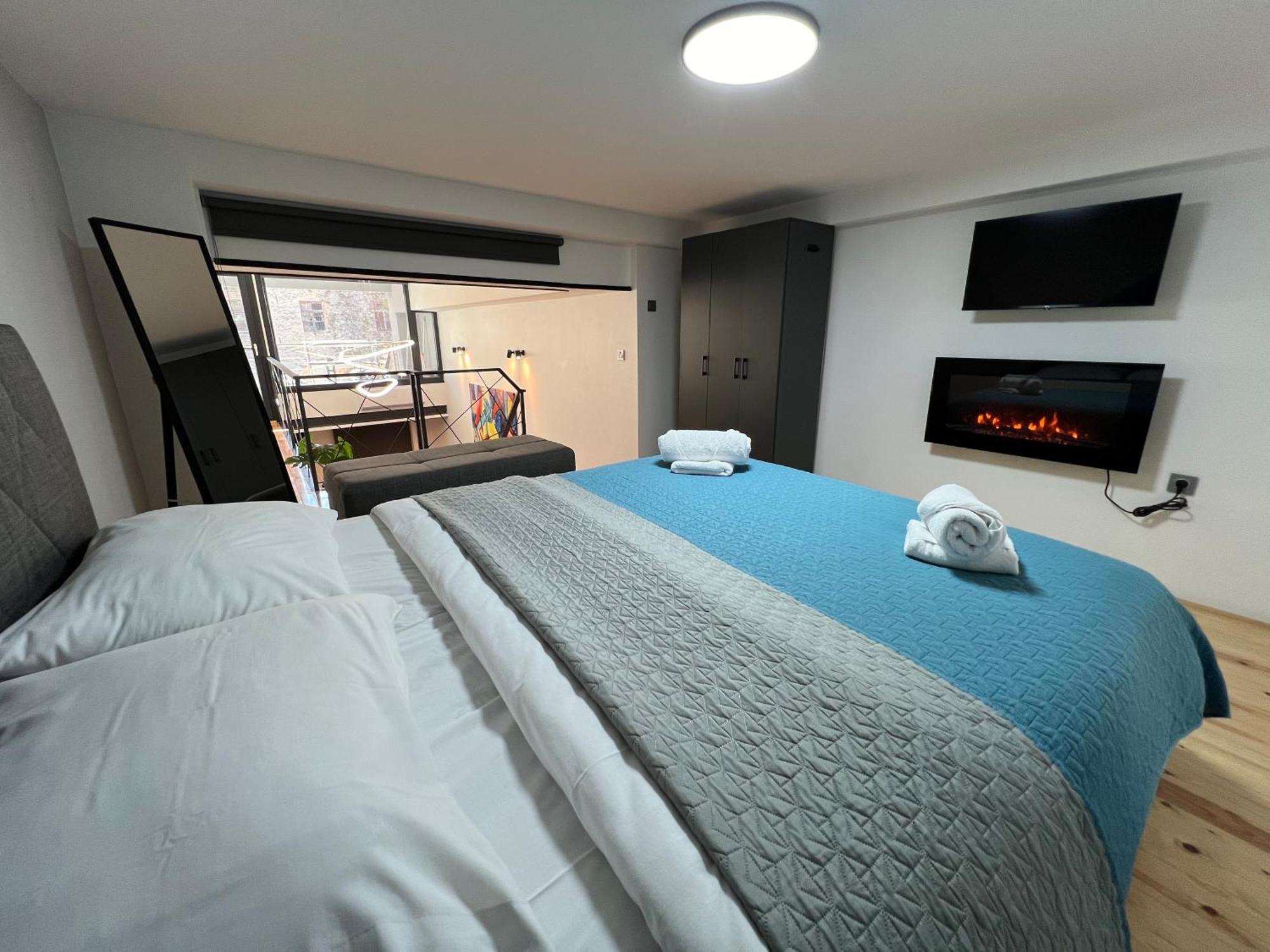 City Center Loft With Private Parking 카발라 외부 사진