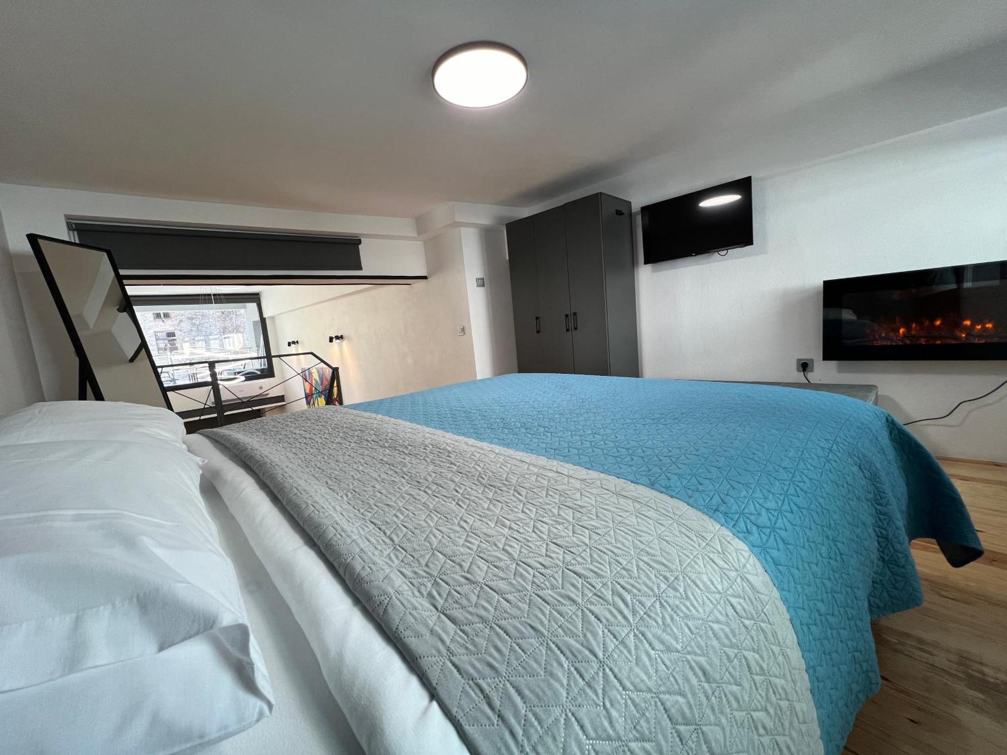 City Center Loft With Private Parking 카발라 외부 사진