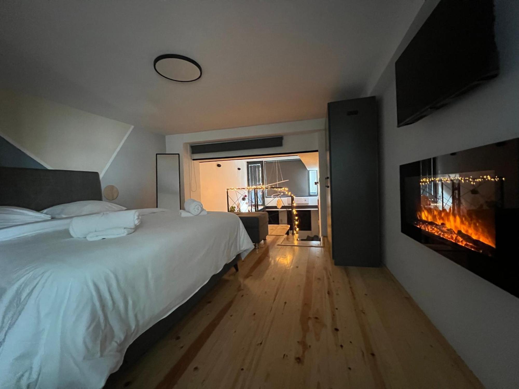City Center Loft With Private Parking 카발라 외부 사진
